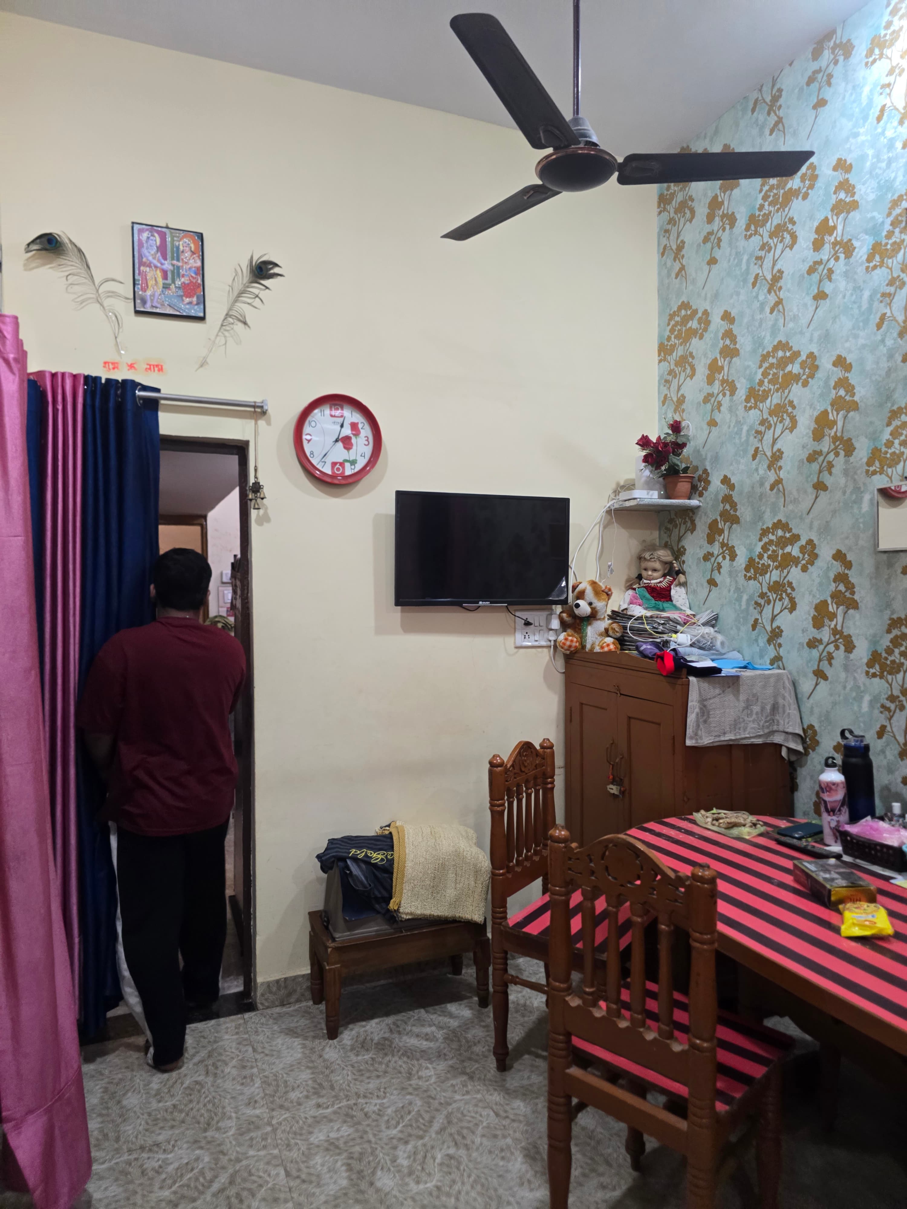 Room before Aman Furniture's custom furniture installation